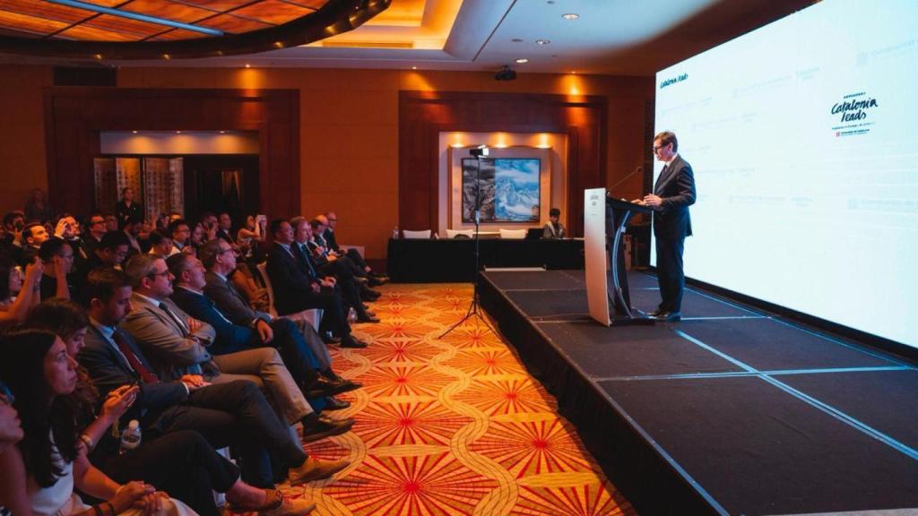 Salvador Illa durante la conferencia 'Catalonia leads' en Shanghái, China