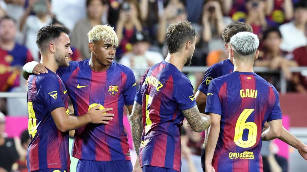 Los jugadores del Barça celebran el gol de Éric García contra el Vissel Kobe