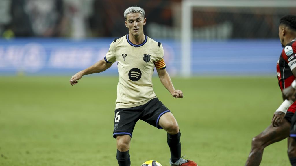 Gavi, con el brazalete de capitán en el FC Seoul-Barça de pretemporada