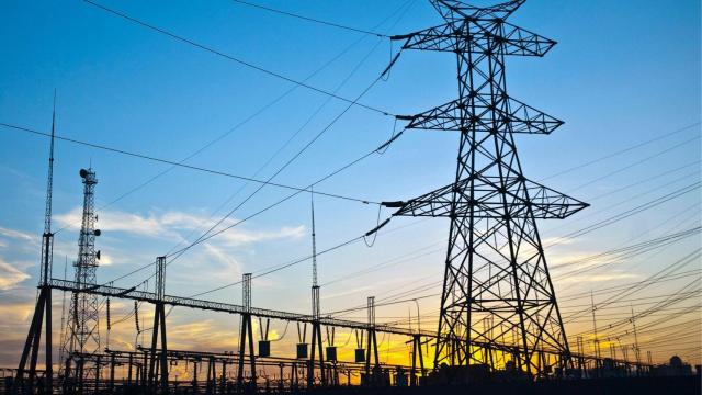 Imagen de archivo de una torre de transmisión eléctrica