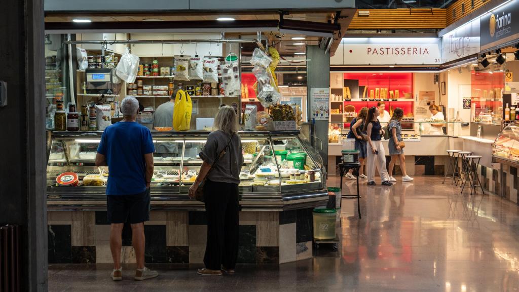 Clientes del Mercat de la Concepció del Eixample