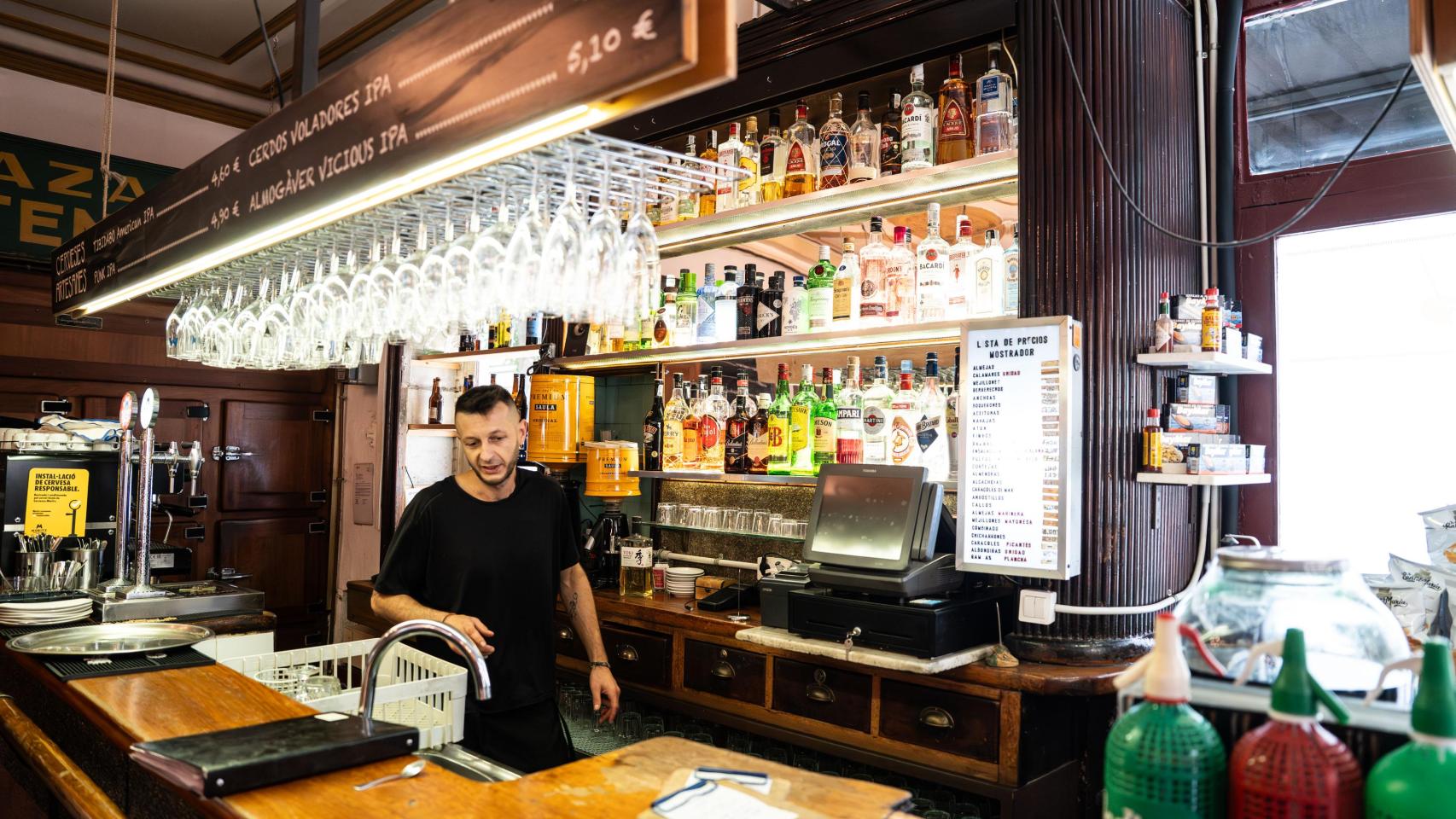 La barra de Can Codina, un bar de Gràcia