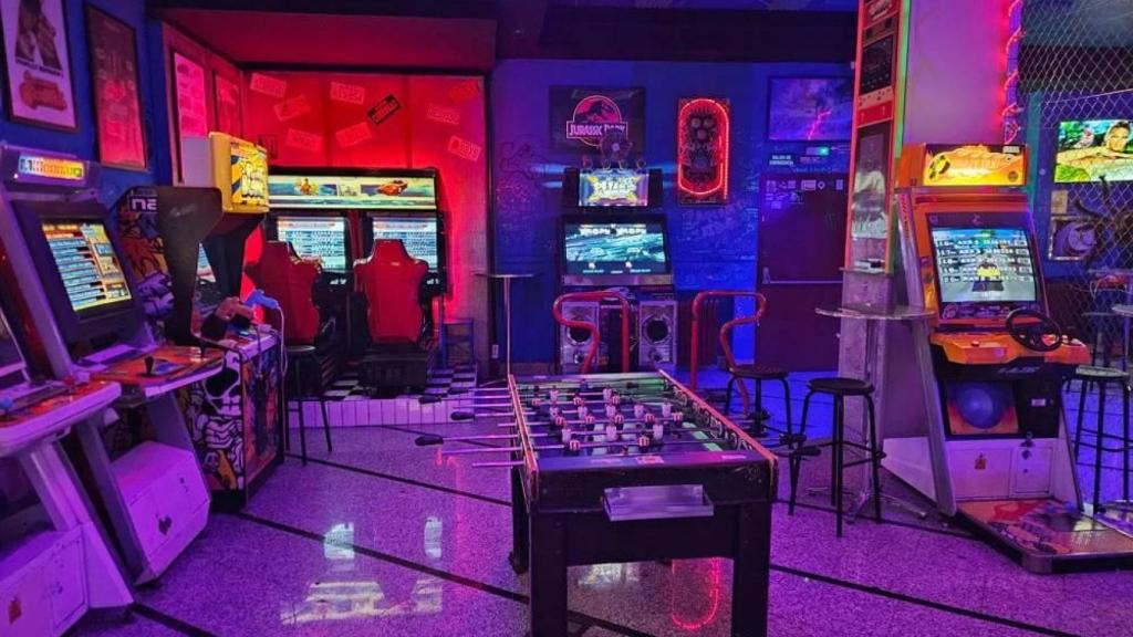 El bar de màquines arcade dels 80 i 90  que ha obert a Barcelona