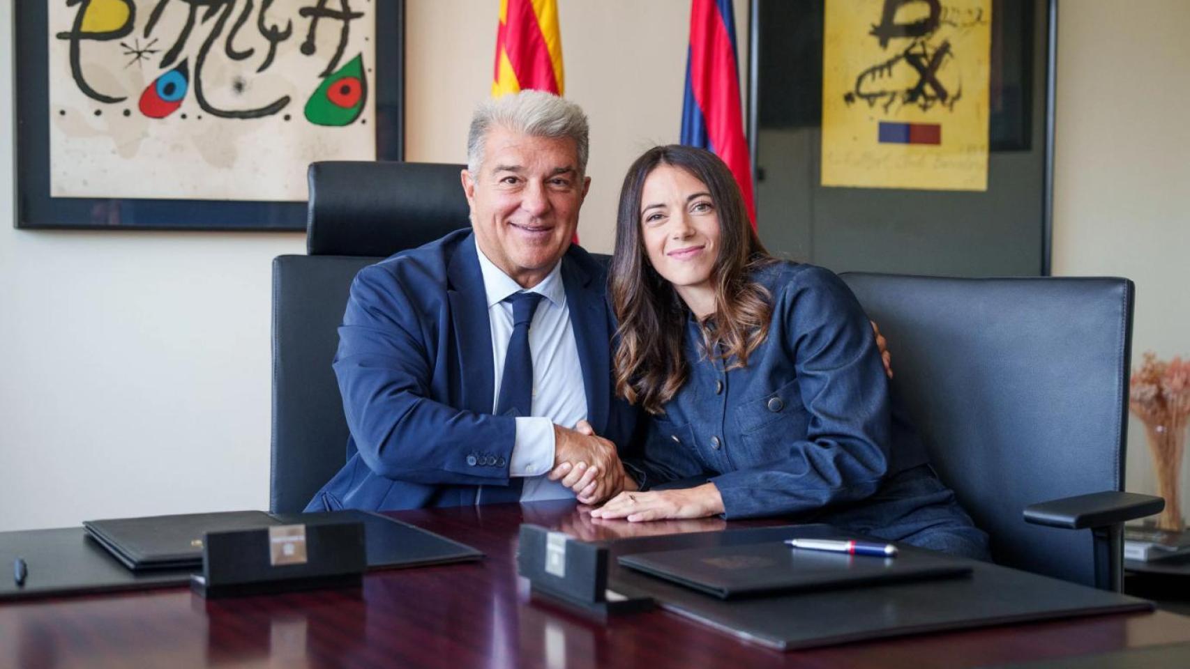 Aitana Bonmatí formaliza su renovación con el Barça Femenino hasta 2028, junto a Joan Laporta