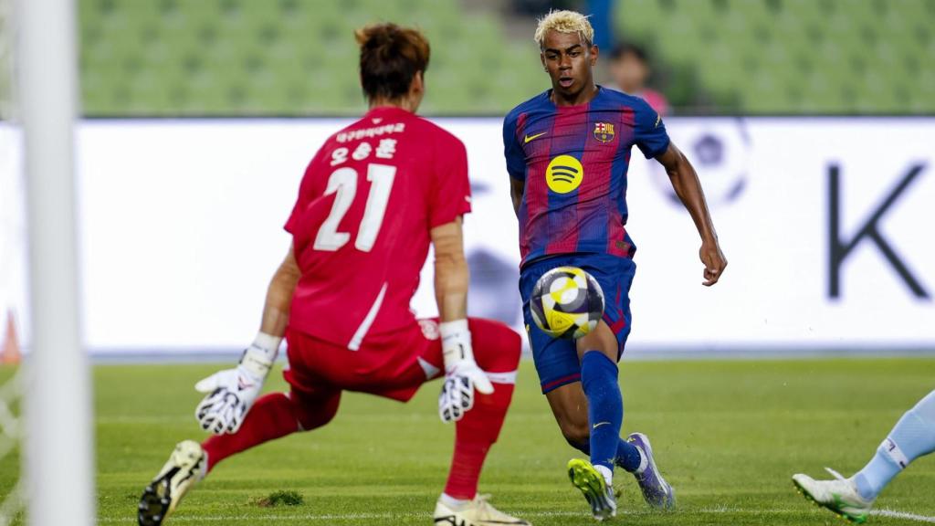 Lamine, en el partido del Barça contra el Daegu