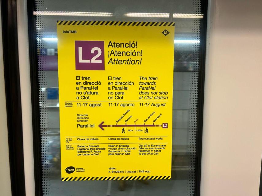 Cartell informatiu amb els tallades a la L2 del metro de Barcelona