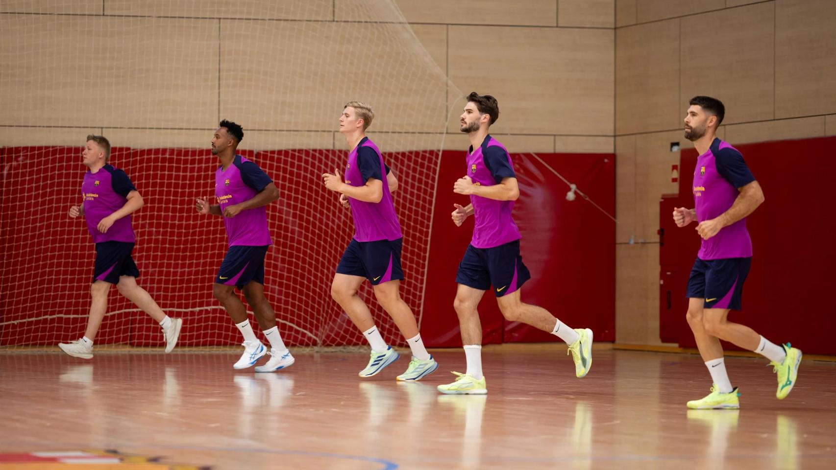 La plantilla del Barça de balonmano vuelve al trabajo