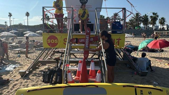 Una torre de vigilancia de Barcelona cerrada por la huelga de los socorristas