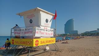 Una torre de vigilancia de Barcelona cerrada por la huelga de los socorristas