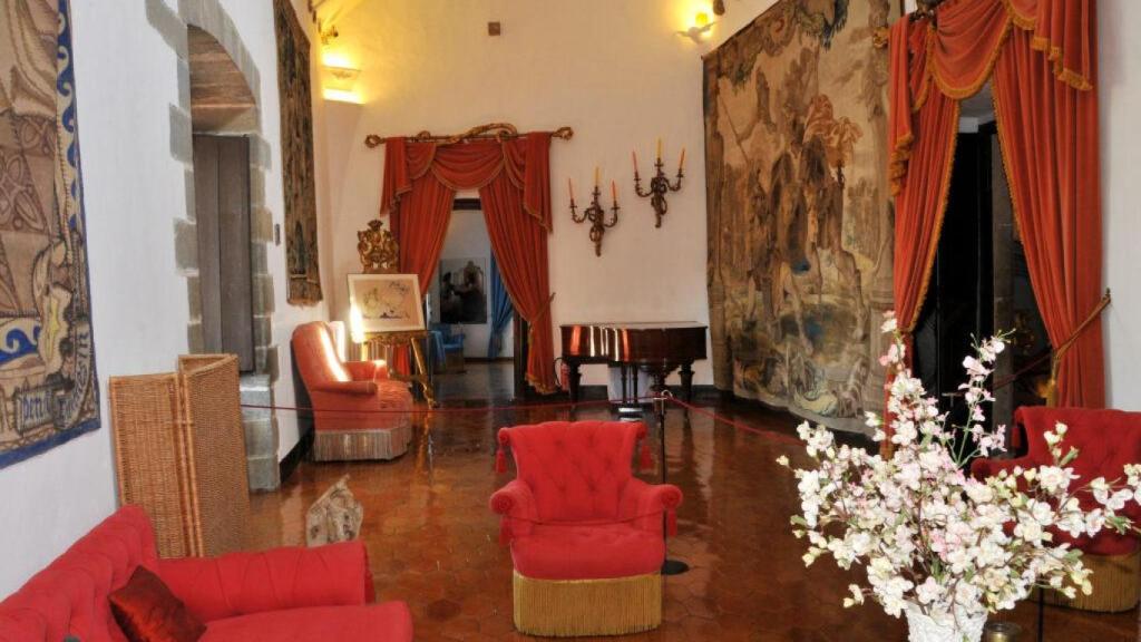Interior Casa Museo Castillo Gala Dalí