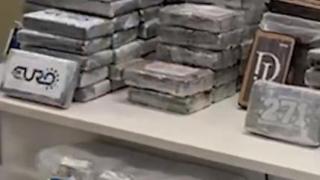 Parte de la droga encontrada en un camión de fruta