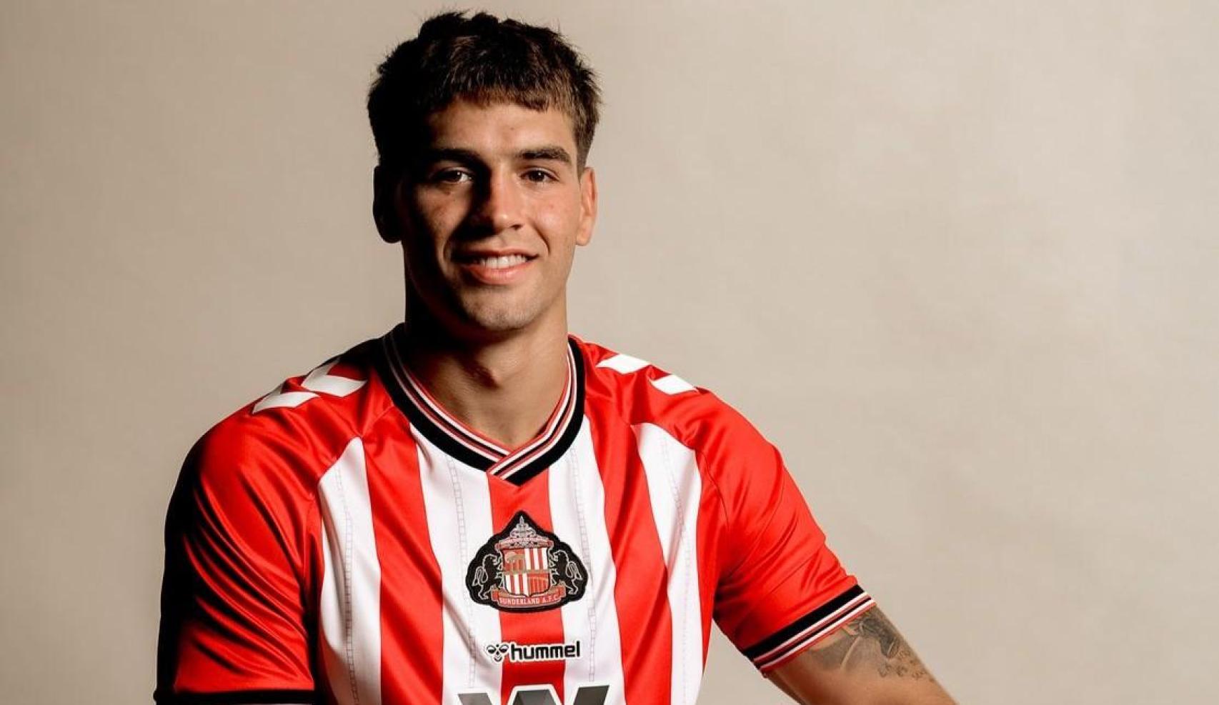 Marc Guiu firma por el Sunderland
