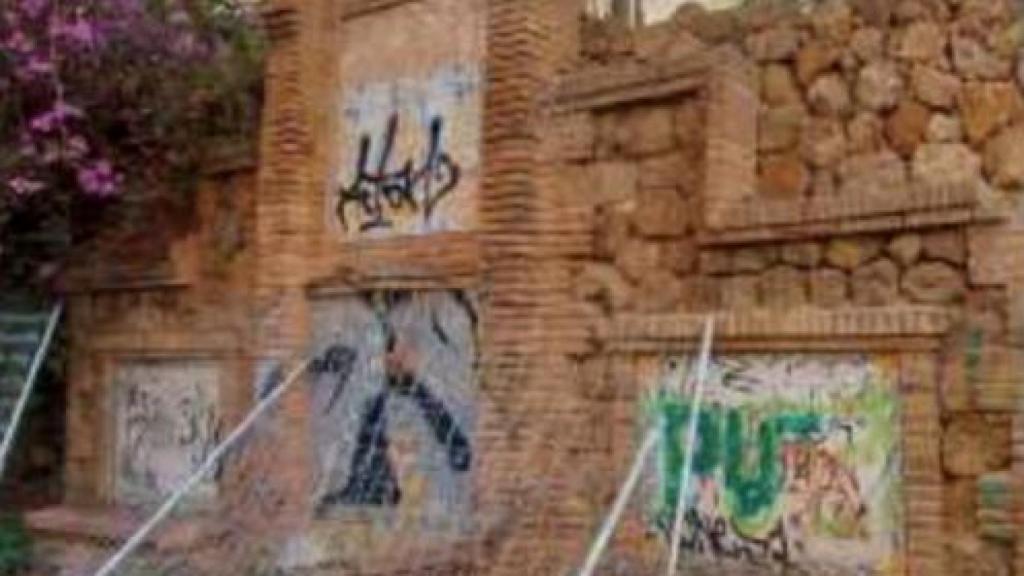 Estat actual del mur que envolta els jardins