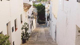 Casitas blancas de un pueblo de la provincia de Barcelona