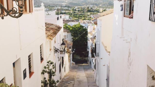 Casitas blancas de un pueblo de la provincia de Barcelona