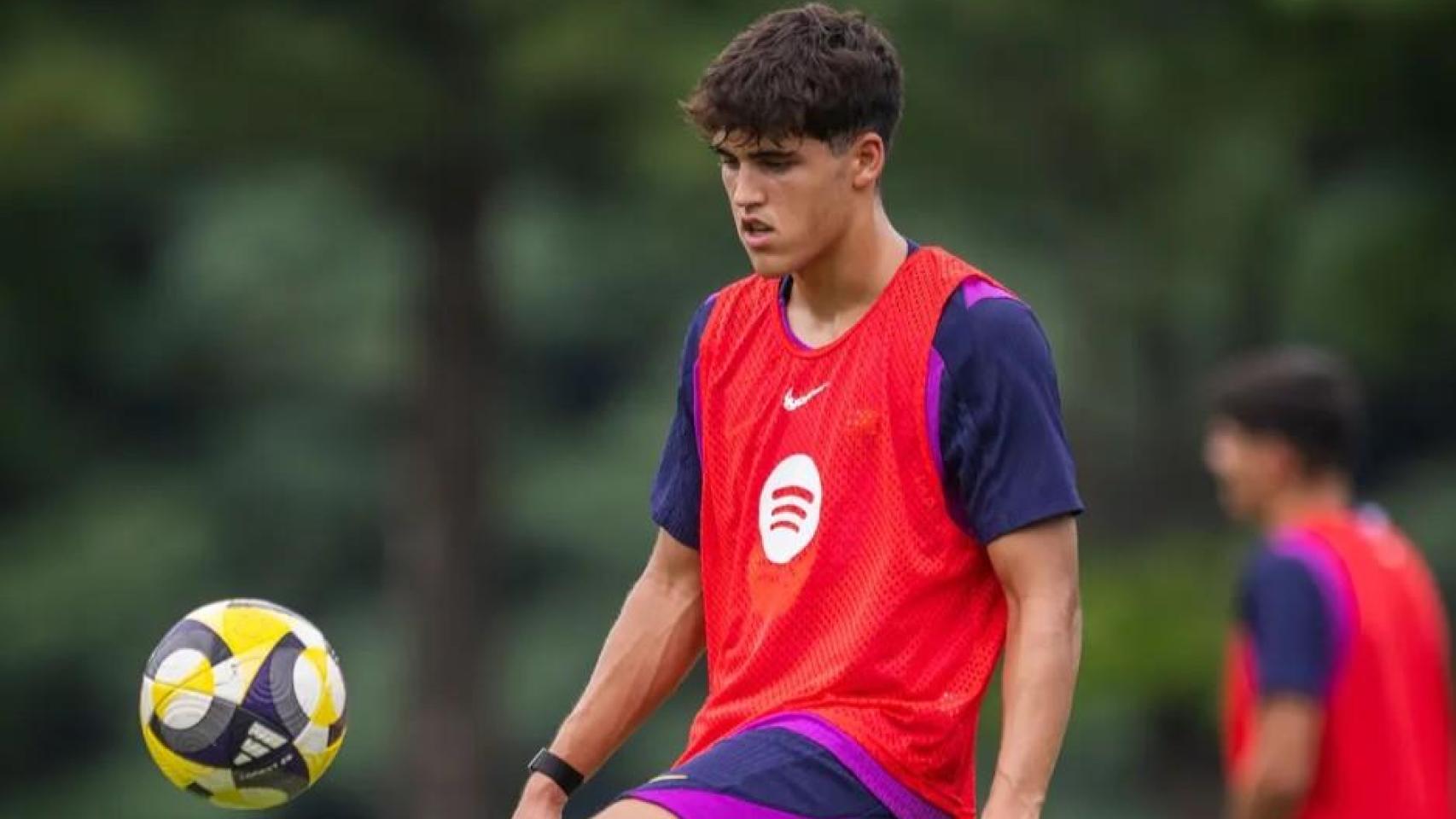 Pau Cubarsí en un entrenamiento del Barça en Corea
