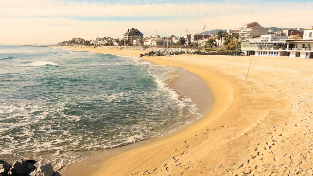 Ni Costa Brava ni Daurada: la playa más larga de Cataluña está a media hora de Barcelona y tiene 10 km de longitud