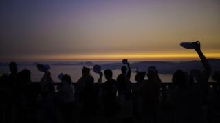 Personas ubicadas para ver la lluvia de estrellas de las Perseidas