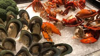 El buffet de marisco con los mejores precios de Barcelona: tiene unas vistas de infarto