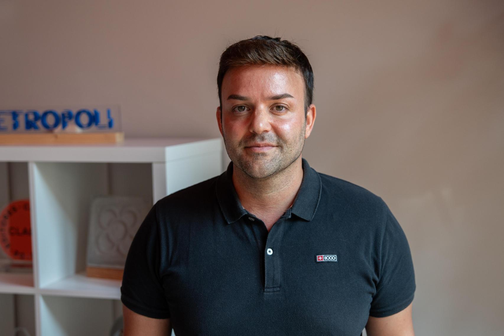 Cristian Fernández, mèdium, tarotista i clarivident, en una entrevista amb Metròpoli