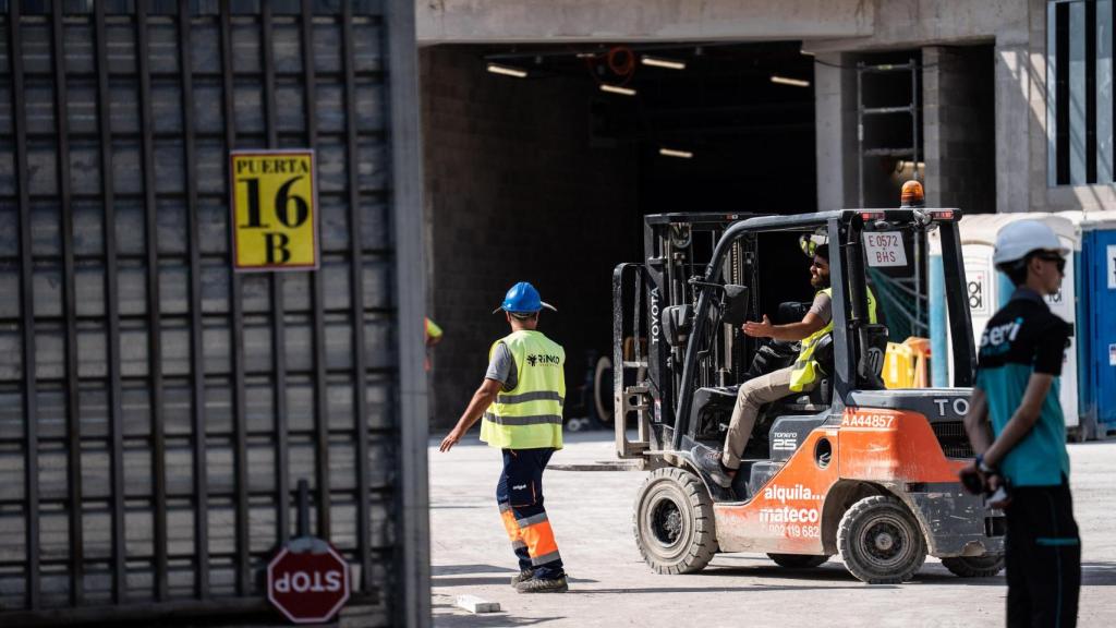 Los trabajadores durante las obras Camp Nou