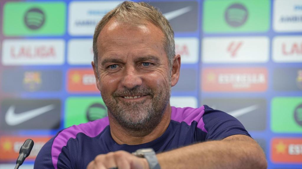 Hansi Flick, sonriente en la rueda de prensa previa al Mallorca-Barça