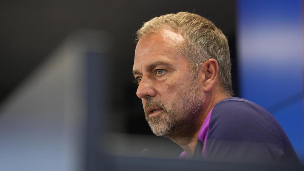 Hansi Flick en la primera rueda de prensa oficial de la temporada 2025-26