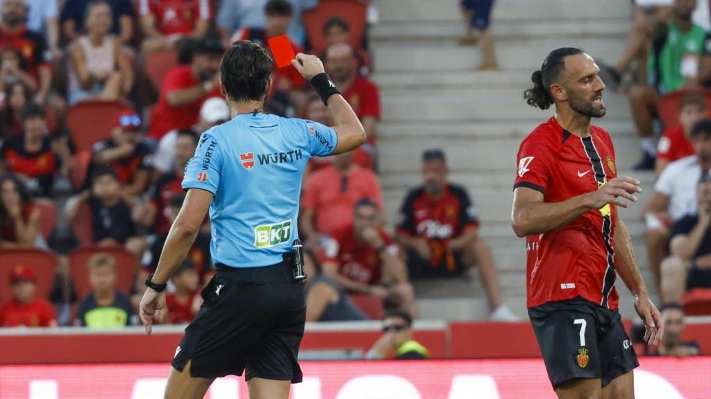 Munuera Montero expulsa a Muriqi