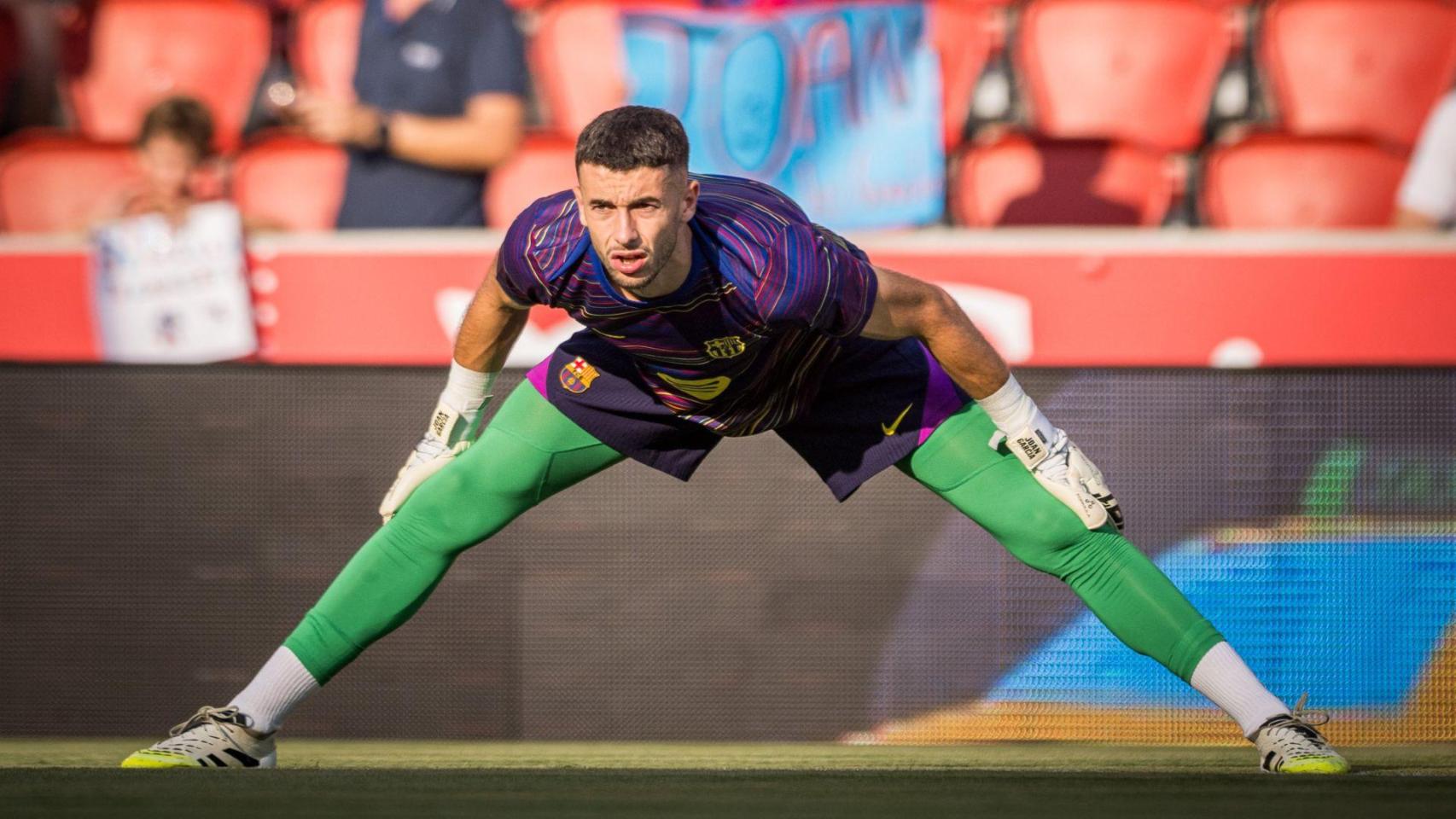 Joan García calienta antes del Mallorca-Barça