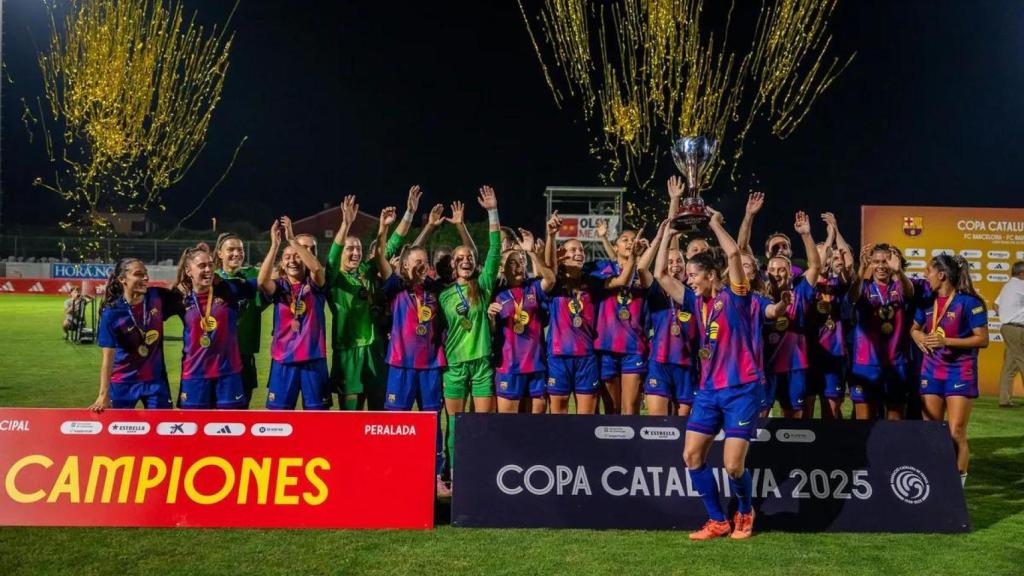 El Barça Femenino levantado la Copa Catalunya
