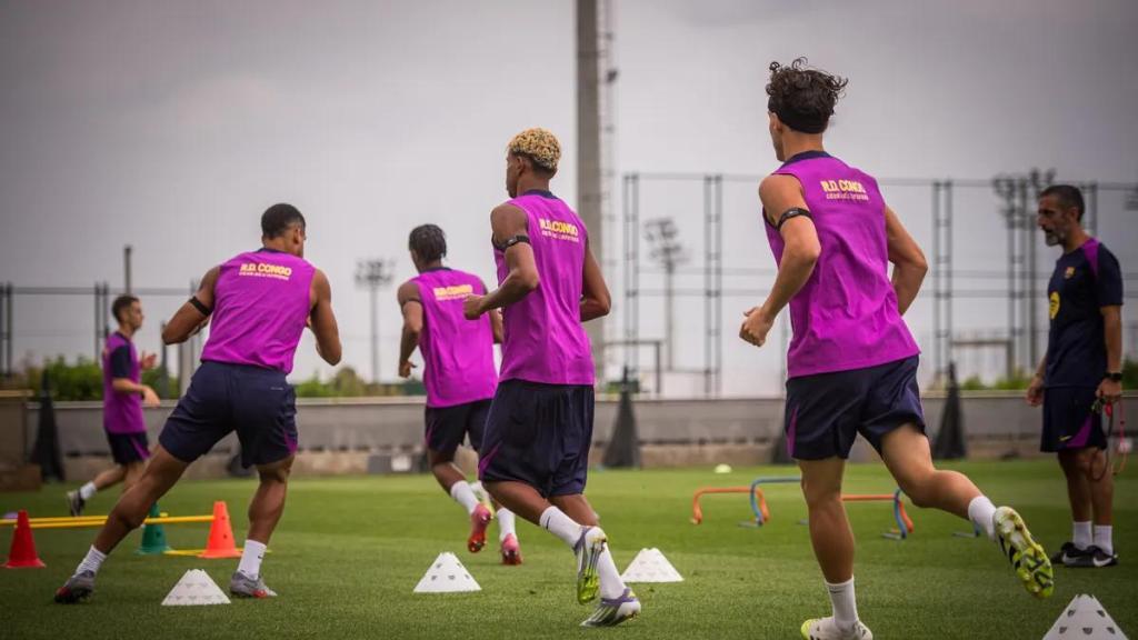 Los jugadores del Barça saltan a entrenar con 'Coeur de l'Afrique' en las espaldas