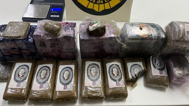 Detenido en Esplugues de Llobregat con 3,5 kilos de hachís durante un control policial rutinario