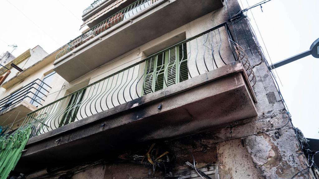 Edifici cremat del carrer Verdi per l'incendi de la matinada del diumenge 17 de juliol