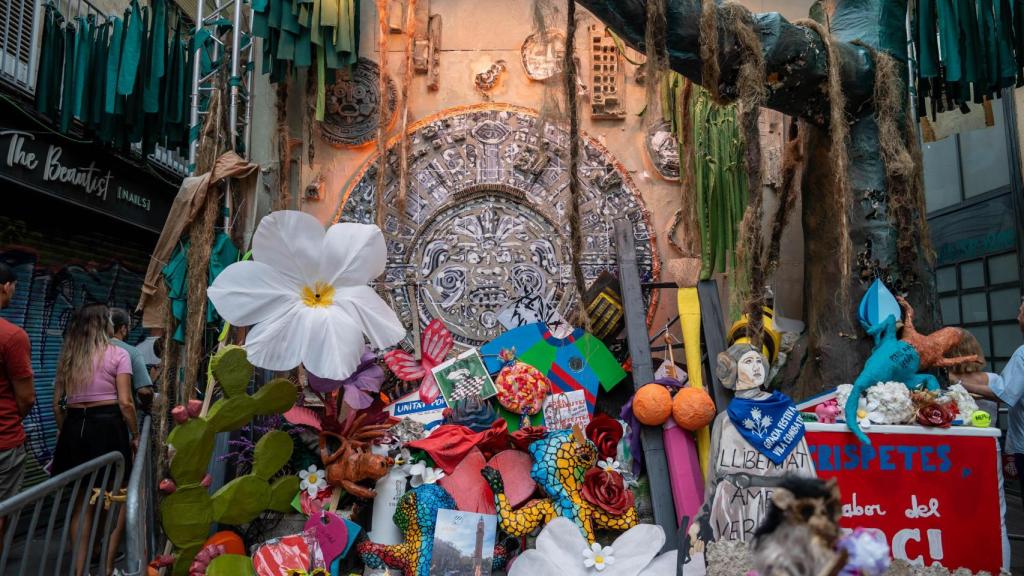 Decoración de la calle Verdi después del incendio