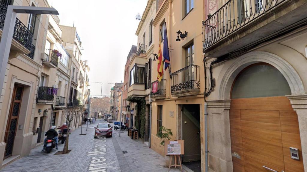 Exterior del Teatre de Sarrià en la calle Major