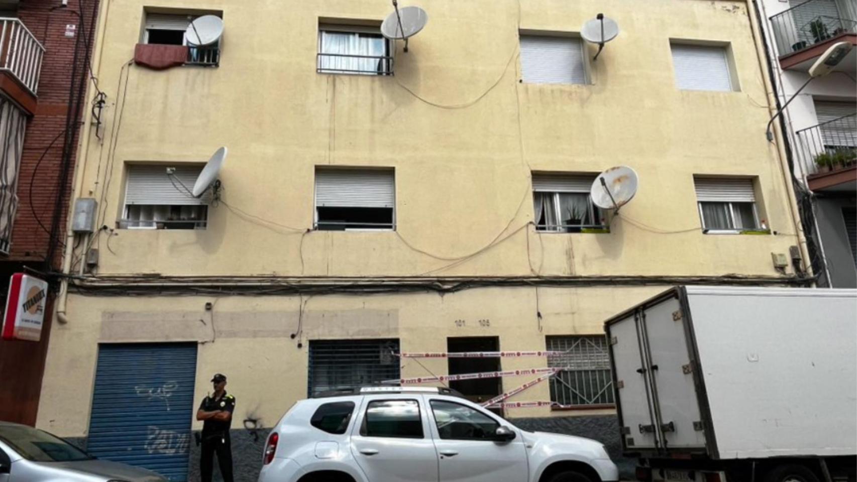 El 101 de la calle de Mare de Déu de Lorda, donde se derrumbó un falso techo el pasado miércoles