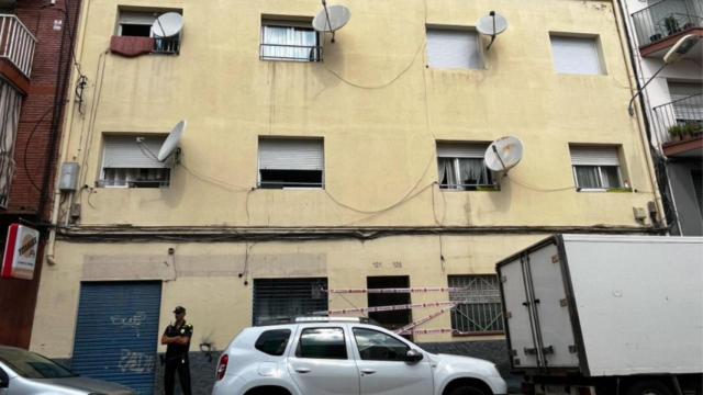 El 101 de la calle de Mare de Déu de Lorda, donde se derrumbó un falso techo el pasado miércoles