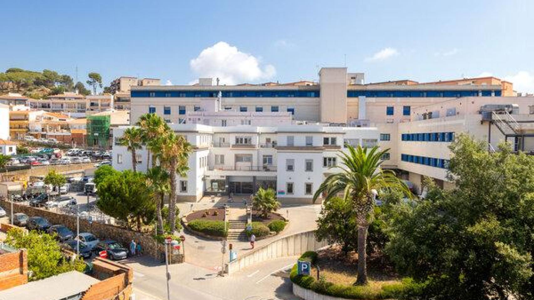 Vista de las infraestructuras del Hospital de Palamós, ubicado en Girona