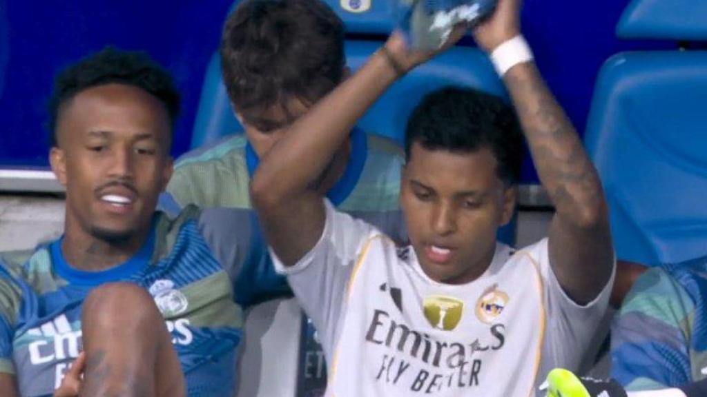 Rodrygo Goes estalla en el banquillo tras su sustitución en el Oviedo-Real Madrid