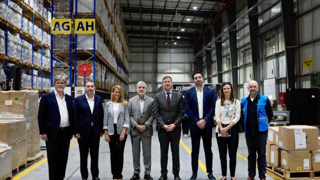 Jaume Collboni y Mª Eugènia Gay visitan los almacenes de ayuda humanitaria en Jordania