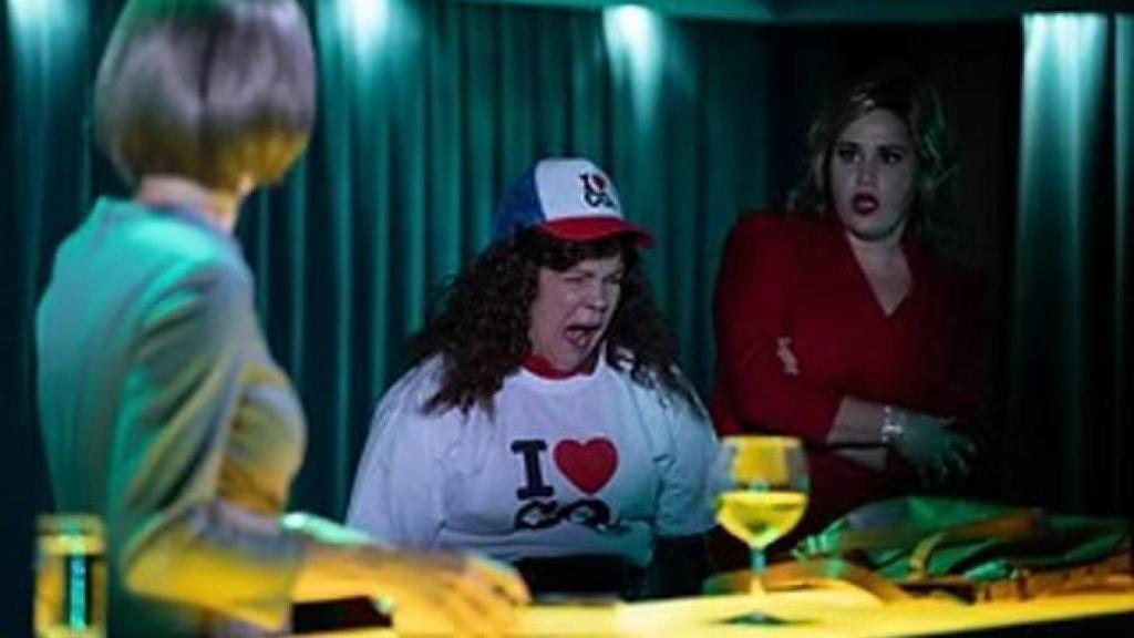 Esther López y Júlia Truyol en una representación de La Calòrica