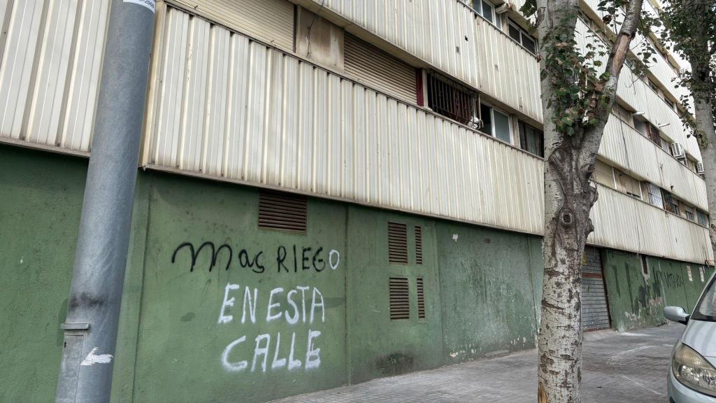 Pintada en la calle Estrelles de La Mina