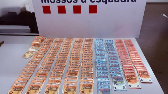 6.000 euros localizados a los dos arrestados en Barcelona