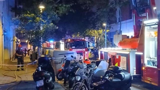 El incendio en un piso de Les Corts deja dos heridos en Barcelona