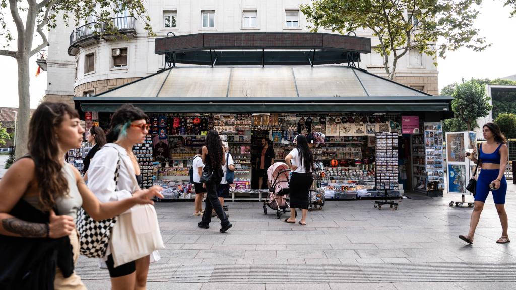 Turistes passejant per la Rambla