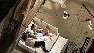 Vecinos del Raval reactivan su lucha contra los narcopisos: “Estamos peor que en los 80”