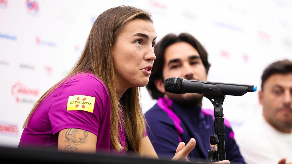 Patri Guijarro da una rueda de prensa prepartido en la gira por México