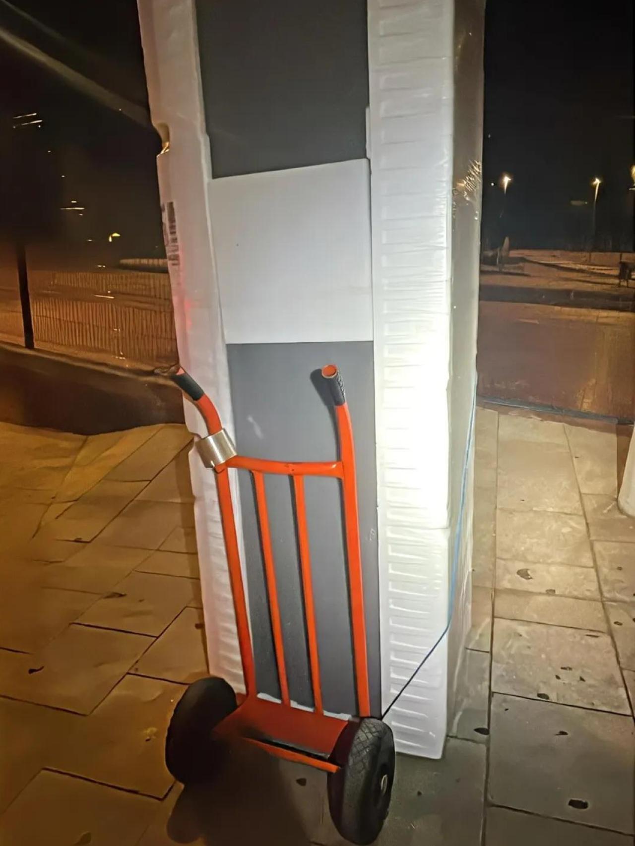 La nevera robada a Santa Coloma