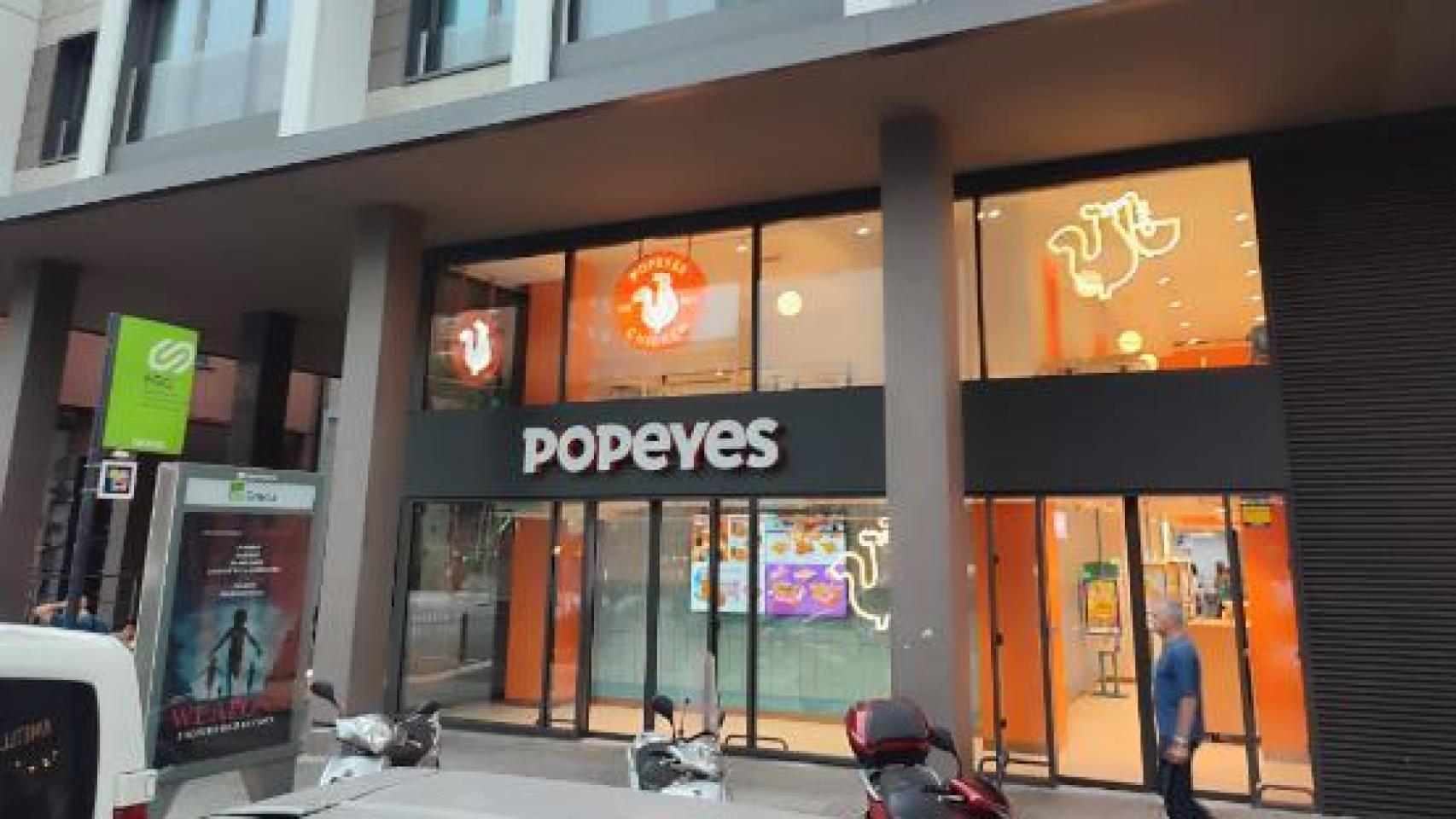 Exterior de uno de los nuevos Popeyes en Barcelona