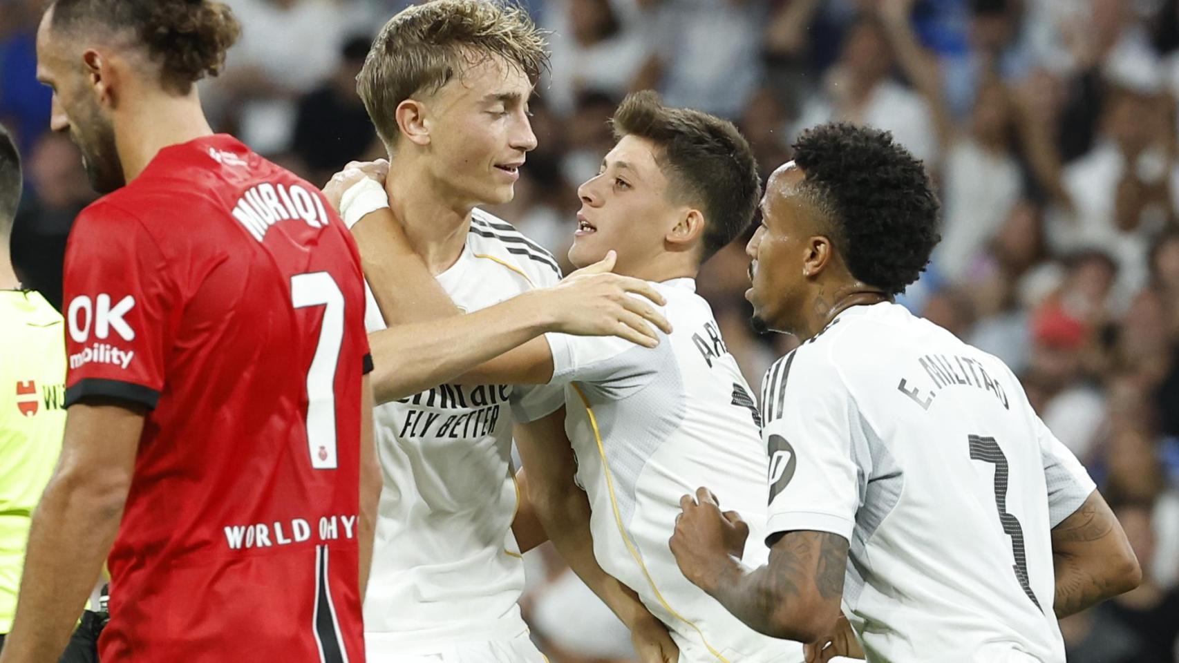 Dean Huijsen y Arda Guler celebran el gol del empate del Real Madrid contra el Mallorca